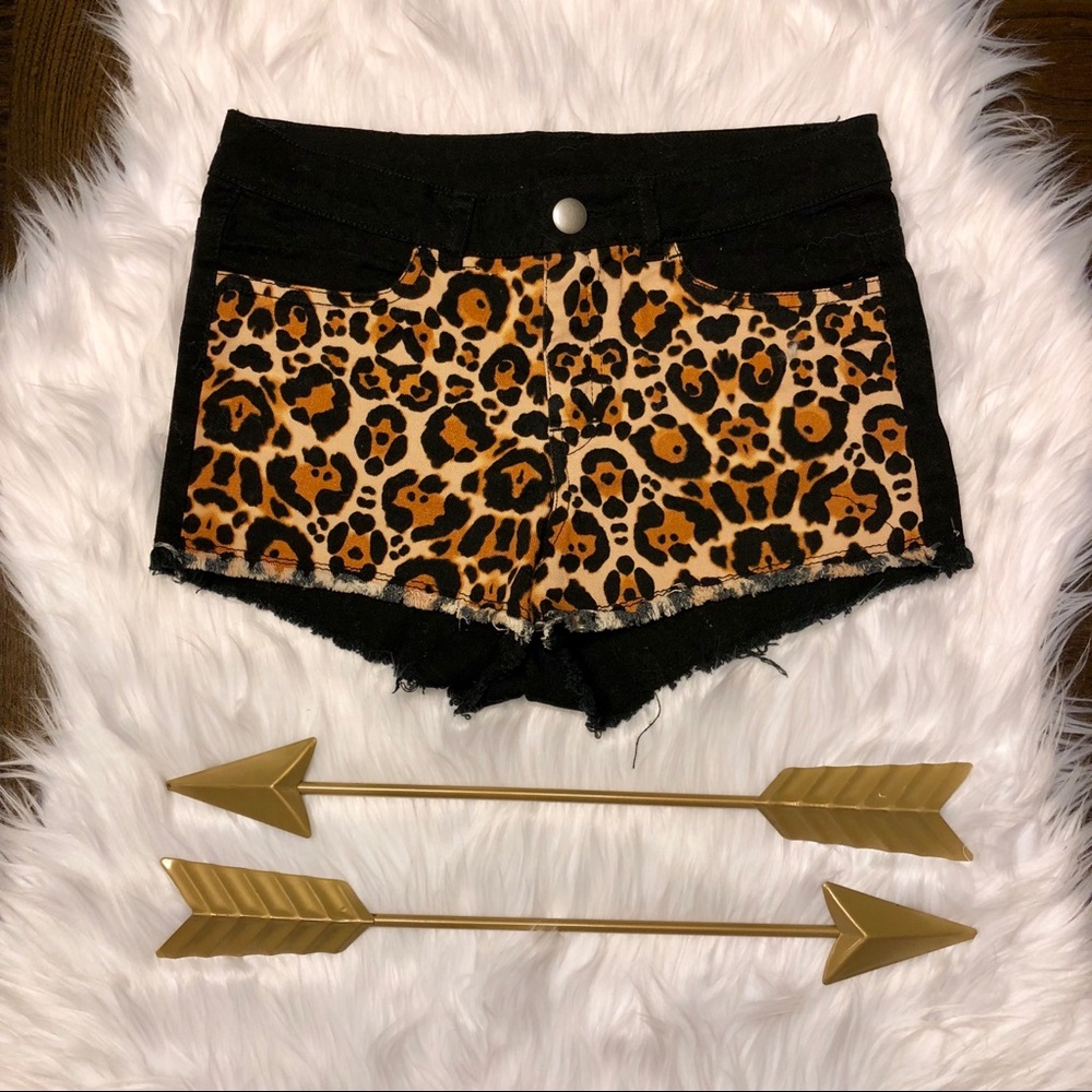 🚫SOLD🚫 H&M Cheetah Print Shorts